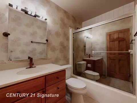 Bath - 824 Gerald, Flushing, MI 48433 photo 1 of 7
