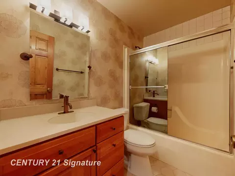 Bath - 824 Gerald, Flushing, MI 48433 photo 2 of 7