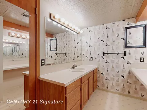 Bath - 824 Gerald, Flushing, MI 48433 photo 6 of 7