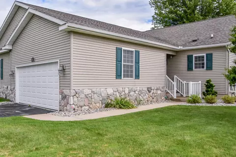 517 Hampton Lk, Essexville, MI 48732