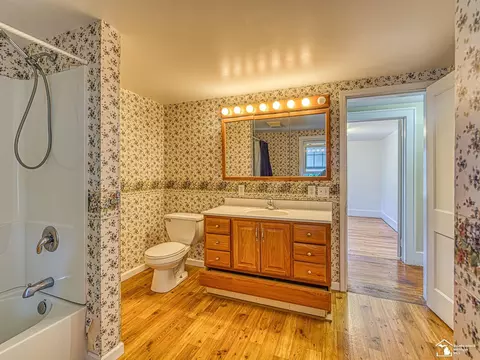 Bath - 608 Scottwood, Monroe, MI 48162 photo 2 of 3