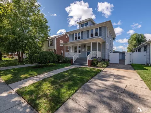 608 Scottwood, Monroe, MI 48162