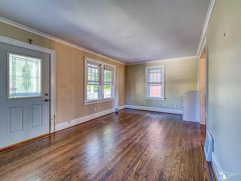 Living - 608 Scottwood, Monroe, MI 48162 photo 2 of 4