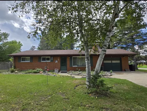 810 St Andrews Rd, Saginaw, MI 48638