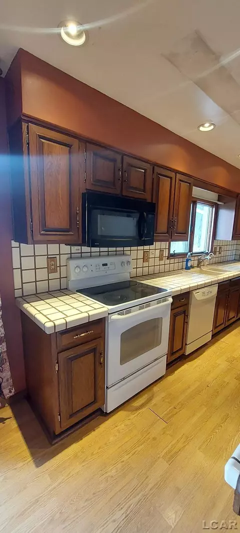 Kitchen - 9875 Stoddard, Adrian, MI 49221 photo 3 of 8