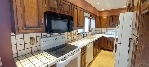 Kitchen - 9875 Stoddard, Adrian, MI 49221 photo 4 of 8