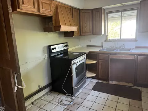 Kitchen - 21121 Cunningham, Warren, MI 48091 photo 1 of 4