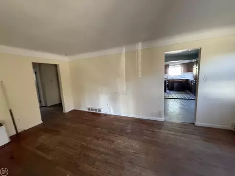 Living - 21121 Cunningham, Warren, MI 48091 photo 2 of 2