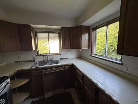 Kitchen - 21121 Cunningham, Warren, MI 48091 photo 3 of 4