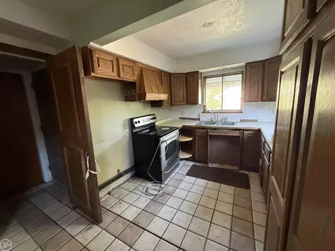 Kitchen - 21121 Cunningham, Warren, MI 48091 photo 2 of 4