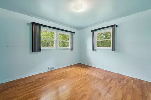 Bedroom - 6002 S State, Bancroft, MI 48414 photo 4 of 7
