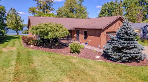 2946 W Lakeside, West Branch, MI 48661