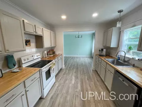Kitchen - 623 E, Iron Mountain, MI 49801 photo 3 of 3