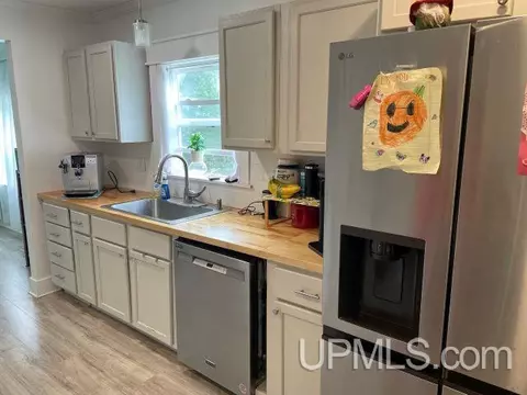 Kitchen - 623 E, Iron Mountain, MI 49801 photo 1 of 3