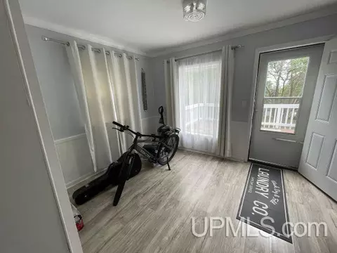 Entry Way - 623 E, Iron Mountain, MI 49801 photo 1 of 2