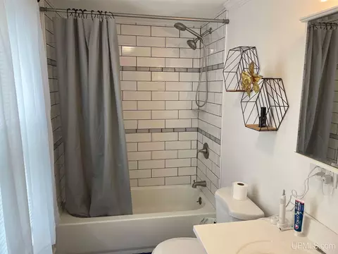 Bath - 623 E, Iron Mountain, MI 49801 photo 2 of 3