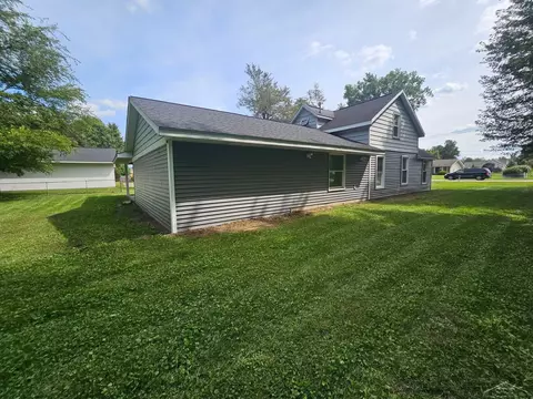Exterior - 825 E Broad, Chesaning, MI 48616 photo 2 of 2