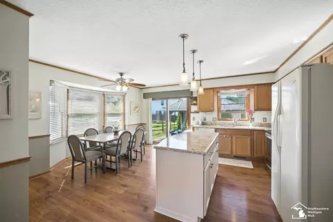 1087 Eagle, Temperance, MI 48182 photo 4
