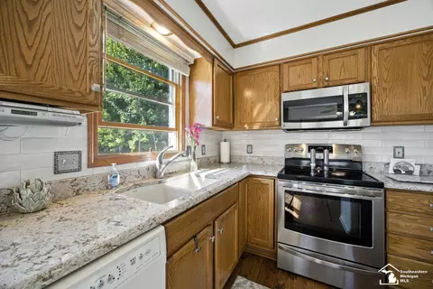1087 Eagle, Temperance, MI 48182 photo 6