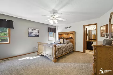 1087 Eagle, Temperance, MI 48182 photo 16