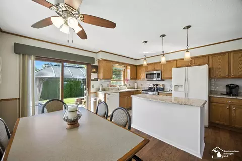 1087 Eagle, Temperance, MI 48182 photo 5