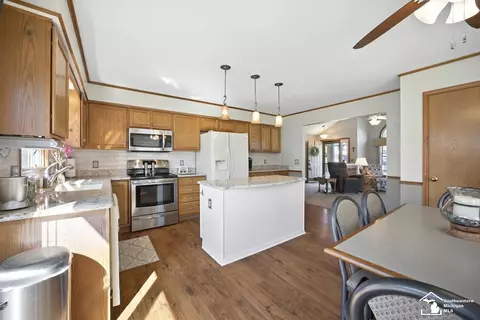 1087 Eagle, Temperance, MI 48182 photo 7