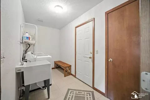 1087 Eagle, Temperance, MI 48182 photo 25