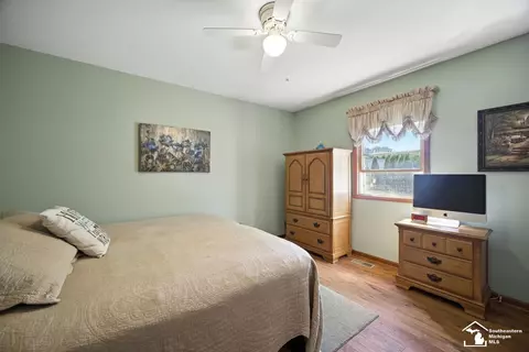 1087 Eagle, Temperance, MI 48182 photo 19