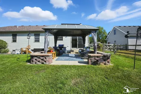 1087 Eagle, Temperance, MI 48182 photo 2