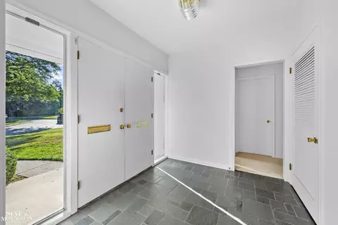 59 Putnam, Grosse Pointe Shores, MI 48236 photo 3