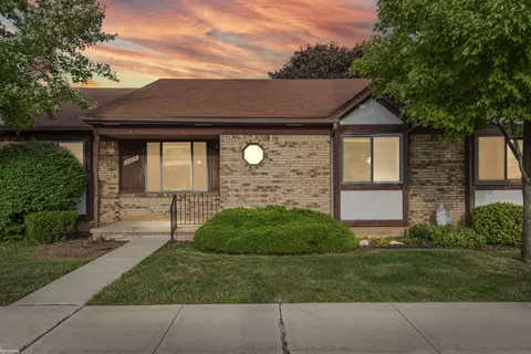 16874 Kingsbrooke #17, Clinton Township, MI 48038