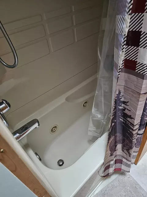 Bath - 2815 West Riv, Gladwin, MI 48624 photo 4 of 5