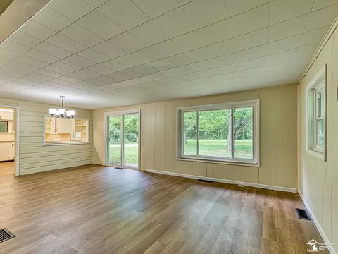 Living - 8706 Abbey, Jackson, MI 49201 photo 2 of 4
