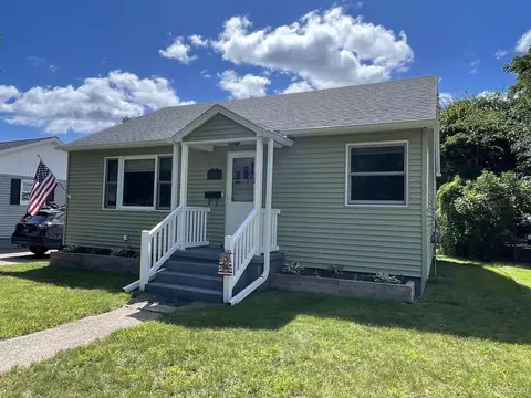 735 W W Rdg, Marquette, MI 49855