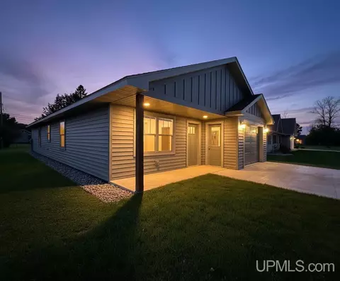 1705 S 21st, Escanaba, MI 49829