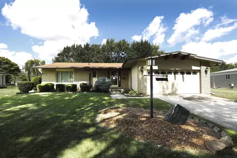 11451 Village, Sterling Heights, MI 48312