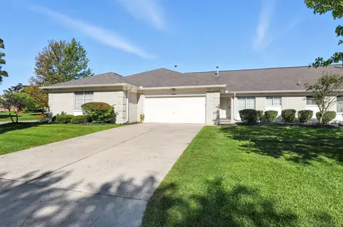 38549 Sycamore Mdw, Clinton Township, MI 48036