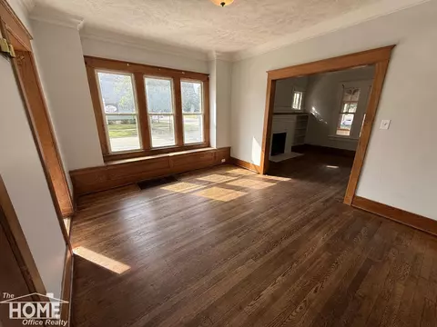 Living - 800 E Main, Owosso, MI 48867 photo 6 of 7