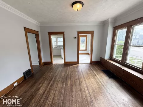 Living - 800 E Main, Owosso, MI 48867 photo 4 of 7