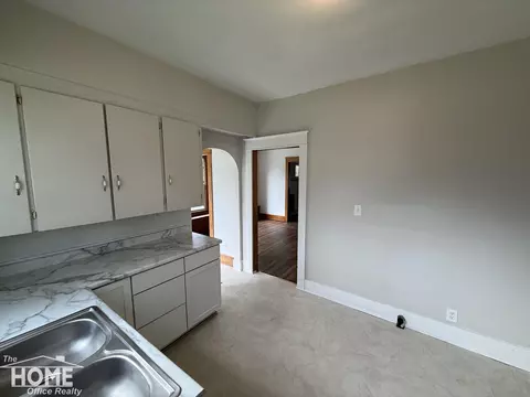 Kitchen - 800 E Main, Owosso, MI 48867 photo 4 of 4