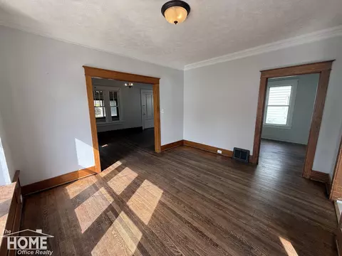 Living - 800 E Main, Owosso, MI 48867 photo 5 of 7