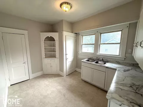 Kitchen - 800 E Main, Owosso, MI 48867 photo 1 of 4
