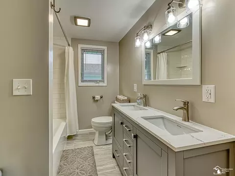 Bath - 255 Crampton, Monroe, MI 48162 photo 1 of 2