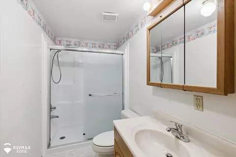 Bath - 6426 Bonnie, Flushing, MI 48433 photo 4 of 5