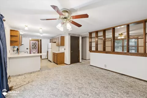 Living - 6426 Bonnie, Flushing, MI 48433 photo 4 of 4