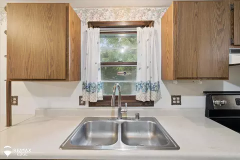 Kitchen - 6426 Bonnie, Flushing, MI 48433 photo 4 of 4