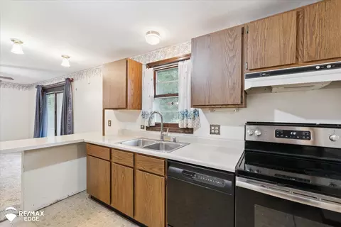 Kitchen - 6426 Bonnie, Flushing, MI 48433 photo 3 of 4