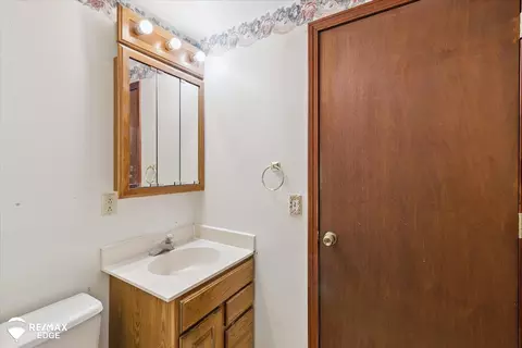 Bath - 6426 Bonnie, Flushing, MI 48433 photo 1 of 5
