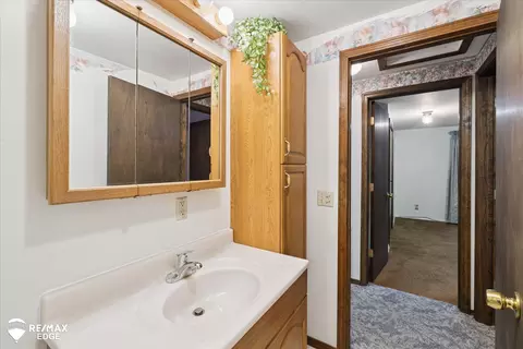 Bath - 6426 Bonnie, Flushing, MI 48433 photo 5 of 5