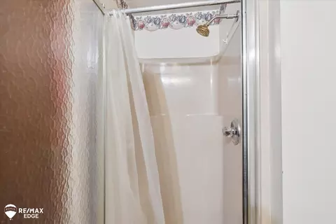 Bath - 6426 Bonnie, Flushing, MI 48433 photo 2 of 5